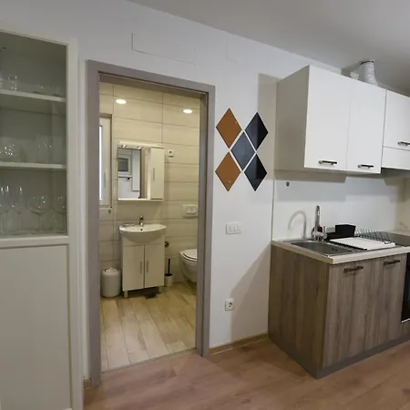 Apartmán Quiet One-bedroom Near Center Free Parking *