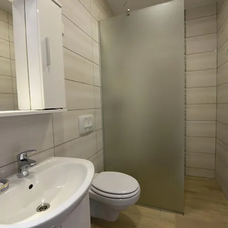 Appartamento Quiet One-bedroom Near Center Free Parking