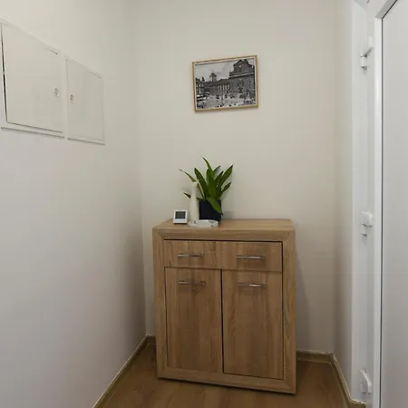 Apartment Quiet One-bedroom Near Center Free Parking Laibach