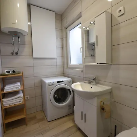 Quiet One-bedroom Near Center Free Parking Apartmán *
