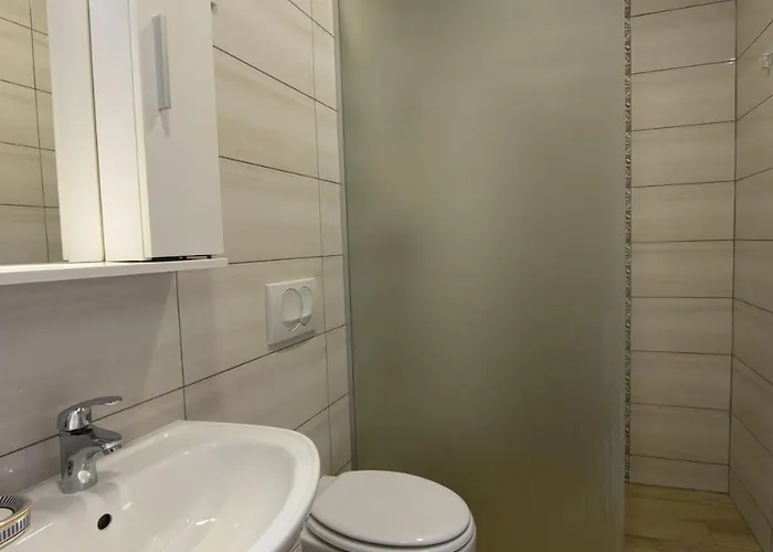 Apartment Quiet One-bedroom Near Center Free Parking