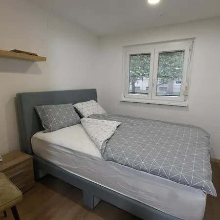 Quiet One-bedroom Near Center Free Parking