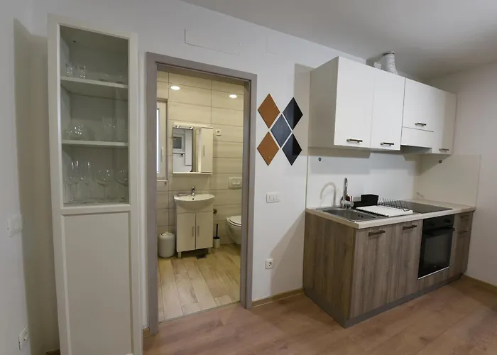 Apartmán Quiet One-bedroom Near Center Free Parking *