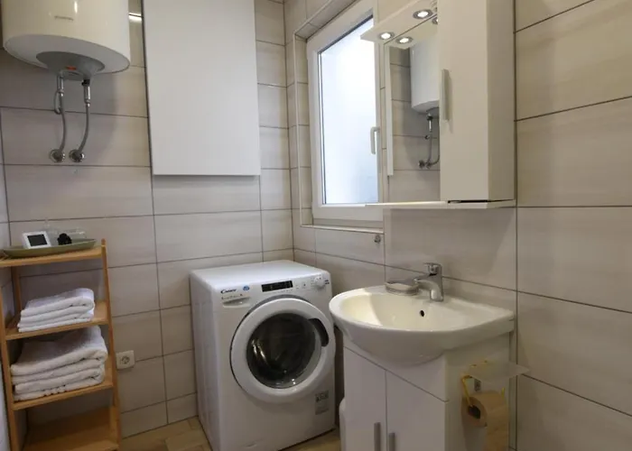 Quiet One-bedroom Near Center Free Parking Apartmán *